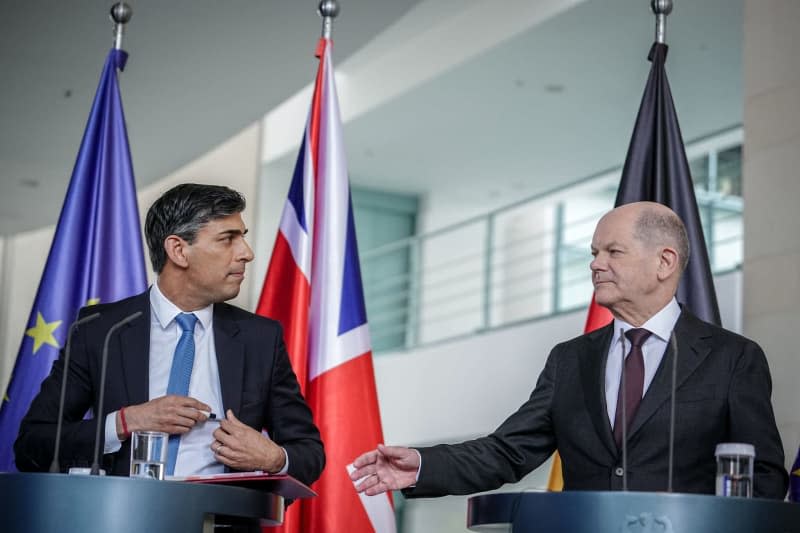 German Chancellor Olaf Scholz (R) and British Prime Minister Rishi Sunak hold a joint press conference at the Federal Chancellery. Kay Nietfeld/dpa