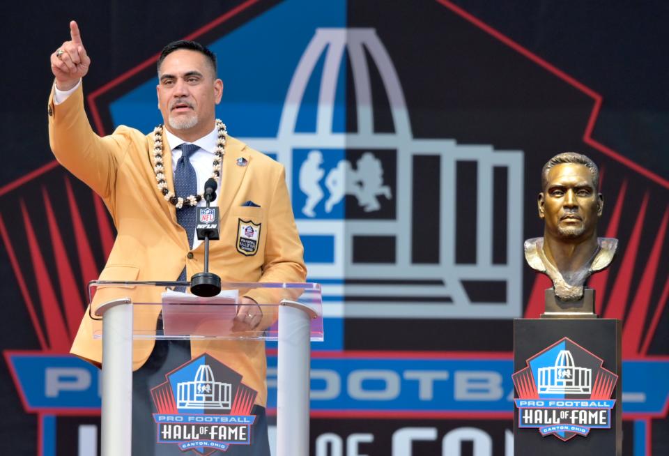 Kevin Mawae speaks during his induction ceremony at the Pro Football Hall of Fame on Aug. 3, 2019, in Canton, Ohio.