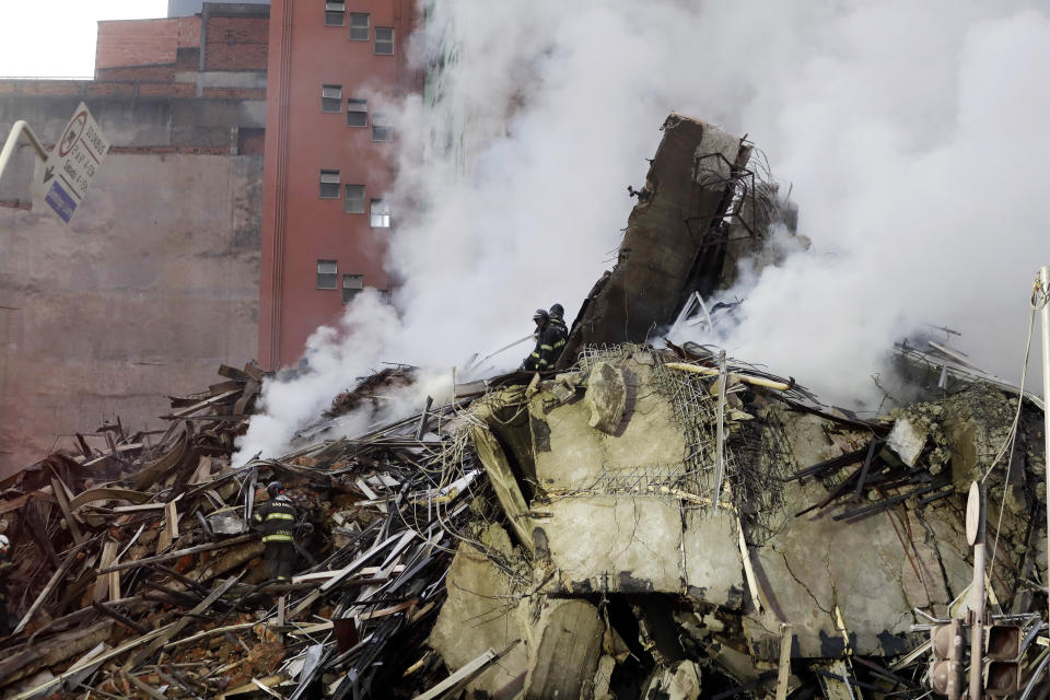 <p>Firefighters work in the the rubble of a building that caught fire and collapsed in Sao Paulo, Brazil, Tuesday, May 1, 2018. (Photo: Andre Penner/AP) </p>