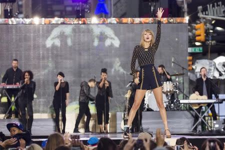 Singer Taylor Swift performs on ABC's "Good Morning America" to promote her new album "1989" in New York, October 30, 2014. REUTERS/Lucas Jackson