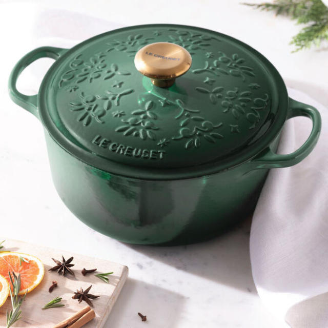 Le Creuset Noel Collection Holiday Tree Round Dutch Oven - Artichaut