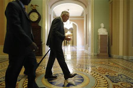 U.S. Senate Majority Leader Harry Reid (D-NV) walks to his office as he arrives at the U.S. Capitol in Washington, October 4, 2013. REUTERS/Jonathan Ernst