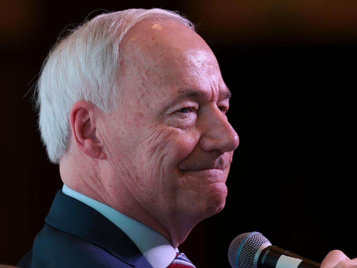 Asa Hutchinson dice que Donald Trump ‘hizo de víctima’ tanto que su director de campaña podría ser Manhattan da Alvin Bragg