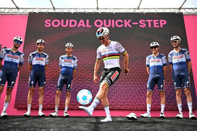 <span class="article__caption">Evenepoel has some fun before the start of stage 6. (Photo by Stuart Franklin/Getty Images,)</span>