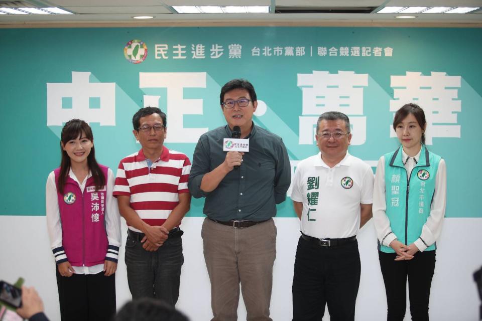 民進黨台北市長參選人姚文智11日表示，不會優先把工作機會給反年改的王八蛋。( 圖 / 姚文智辦公室提供)