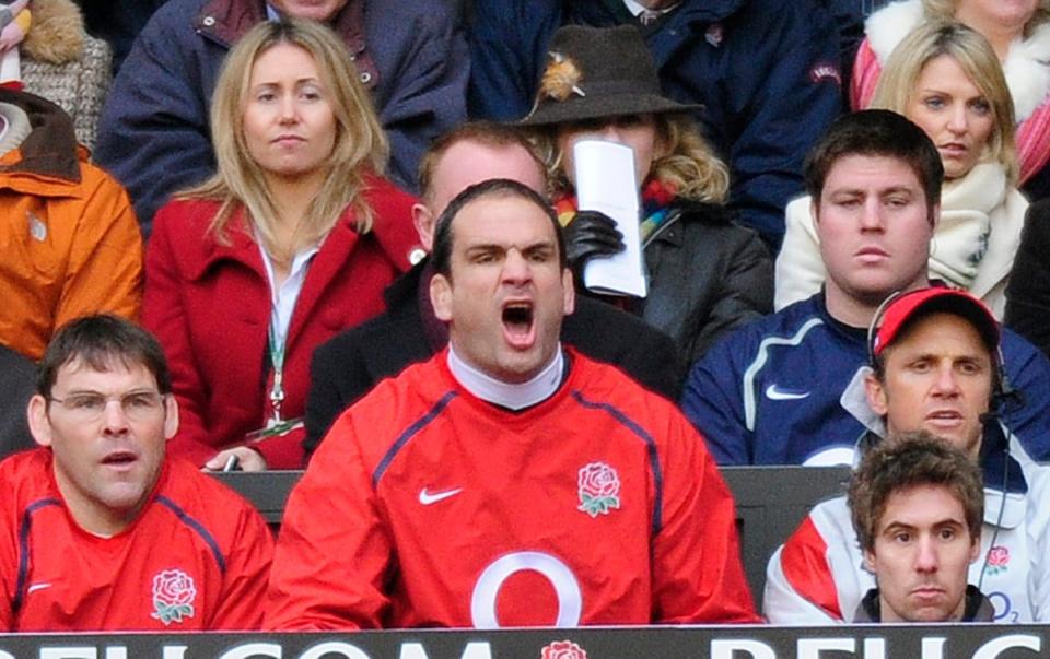 Martin Johnson shouts at his players as England play New Zealand at Twickenham - CHRISTOPHER PLEDGER