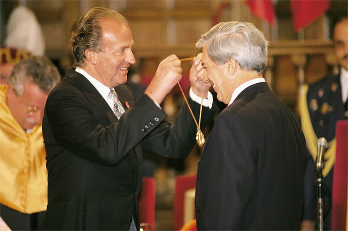 rey-vargas-llosa-getty2