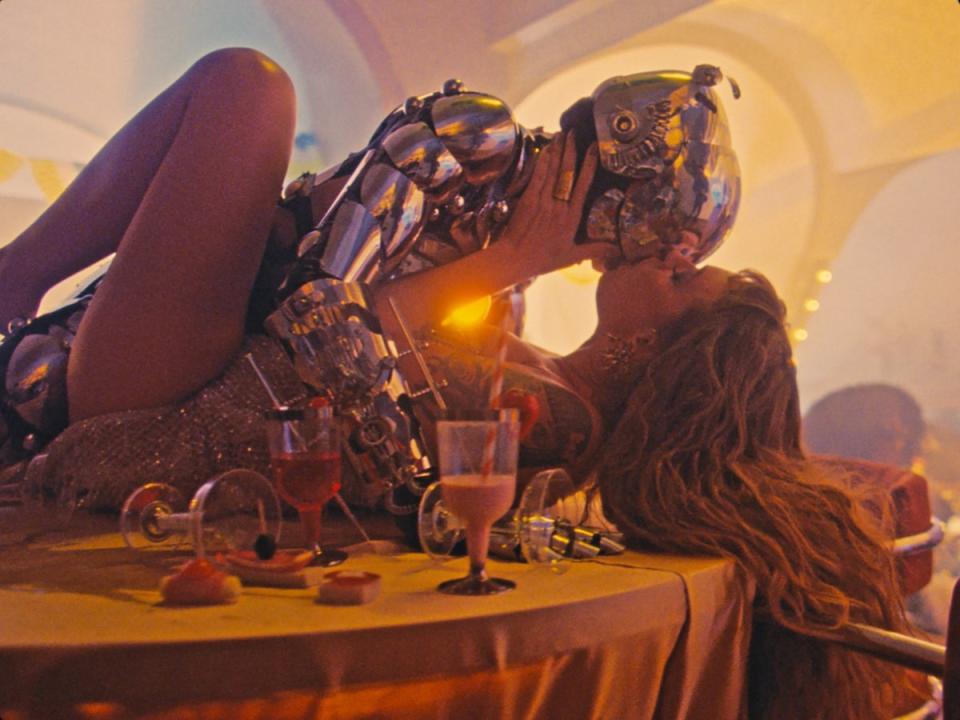 Tove Lo and her robot lover in the video for ‘No One Dies from Love' (Pretty Swede)