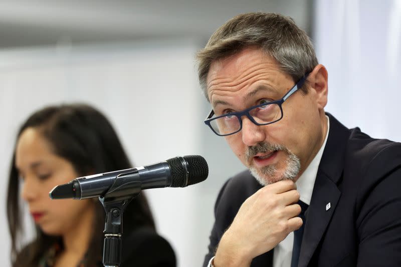 Lorenzo Caraffi, jefe de la delegación del Comité Internacional de la Cruz Roja (CICR) en Colombia, habla durante una conferencia de prensa en Bogotá