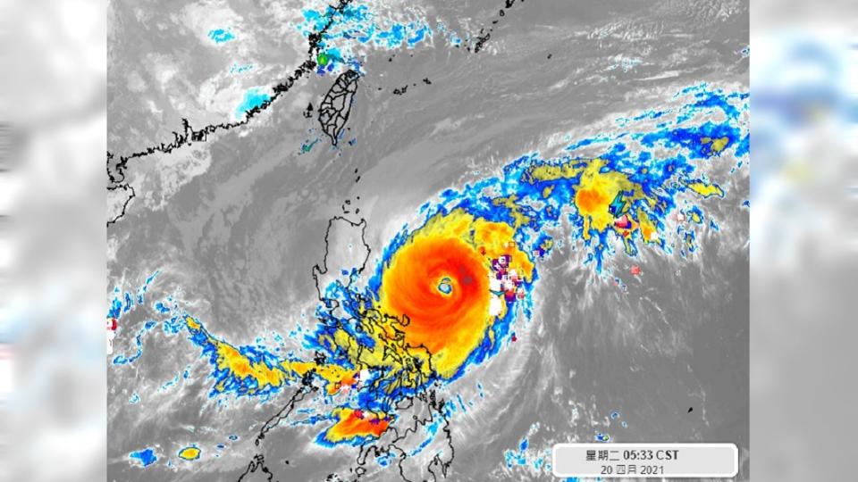 舒力基今清晨位置在台灣南端的東南方約910 公里處。（圖／翻攝自彭啟明臉書）