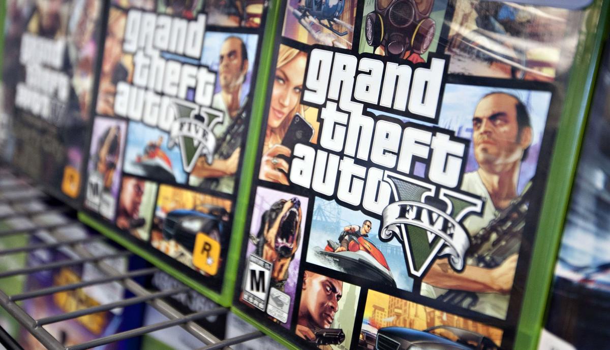  Grand Theft Auto V Playstation 4 : Take 2 Interactive: Video  Games