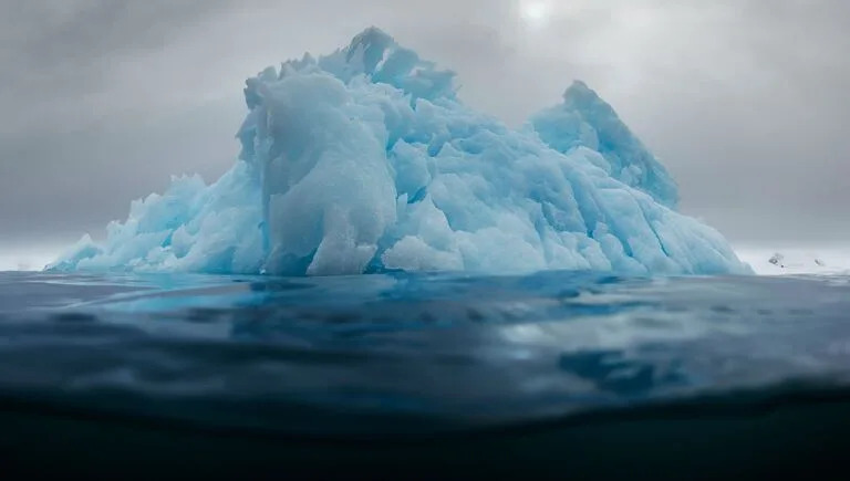 La reducción del flujo de aguas frías desde la Antártida pudo haber contribuido al calentamiento a miles de kilómetros de distancia en el Atlántico Norte