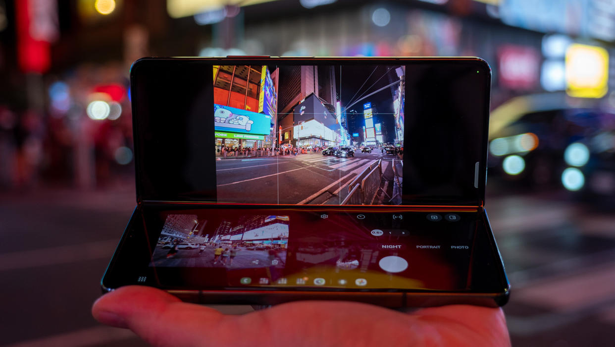  Looking through the camera viewfinder on the Samsung Galaxy Z Fold 4 