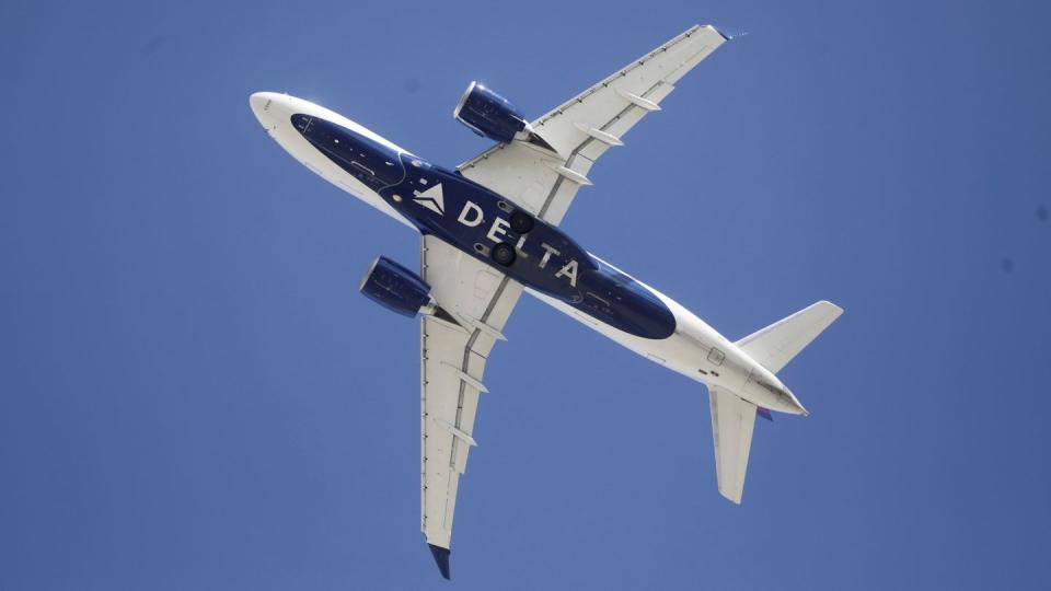 Ein Flugzeug der Fluggesellschaft Delta. Ein renitenter Passagier hat ein Flugzeug der Airline vorzeitig zur Landung gezwungen.