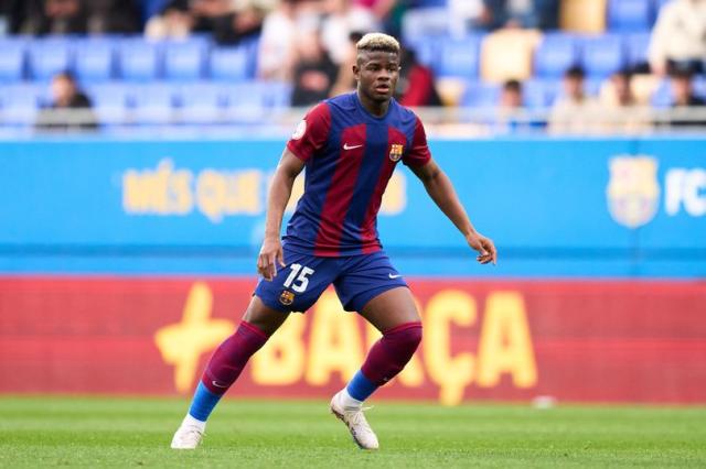 Who is Arsenal transfer target and Barcelona's 'monster' wonderkid Mikayil  Faye - Yahoo Sport