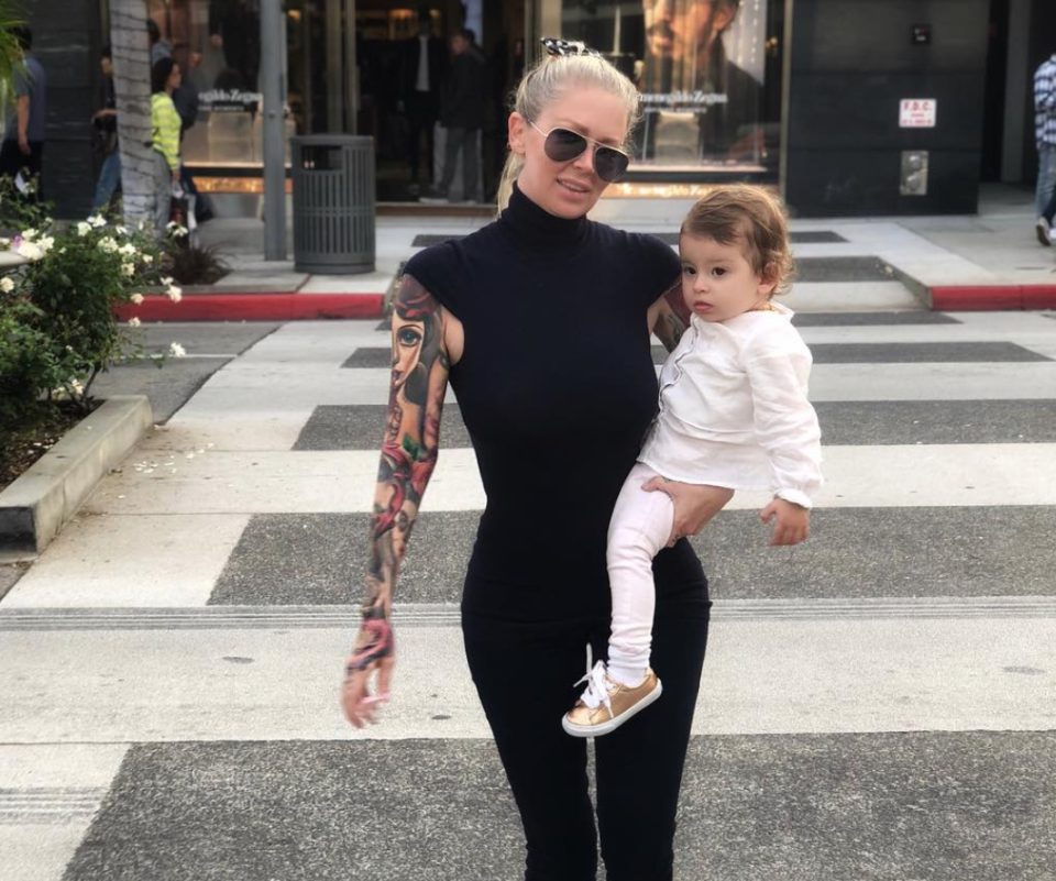 Jenna Jameson recently opened up about breastfeeding her daughter for 18 months on Instagram, saying it creates an “incredible bond.” (Photo: @jennacantlose via Instagram)