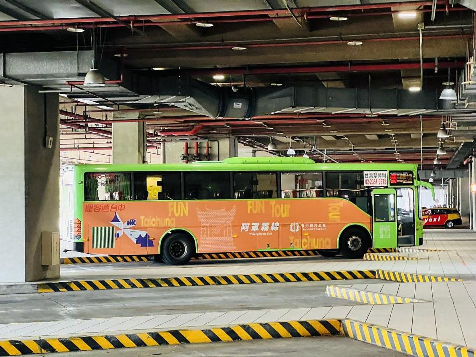 台中觀光公車-151阿罩霧線」可於台中高鐵站轉乘。（圖：觀旅局提供）