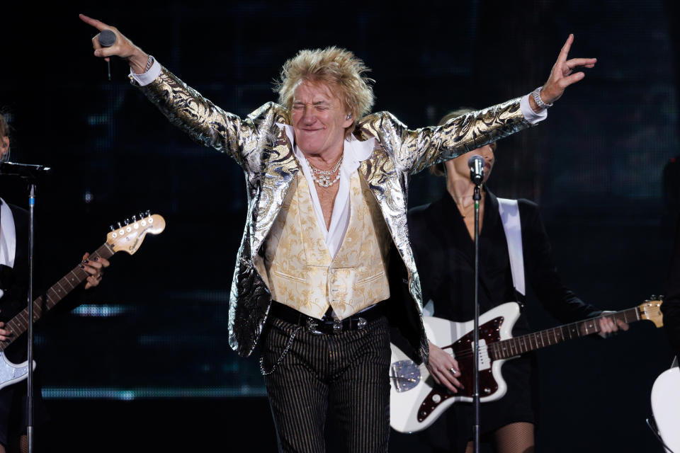 LONDON, ENGLAND - NOVEMBER 25: Rod Stewart performs at The O2 Arena on November 25, 2022 in London, England. (Photo by Burak Cingi/Redferns)