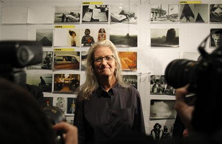 U.S. photographer Annie Leibovitz poses for a picture during a media preview prior to the opening of her exhibition in Moscow October 11, 2011. REUTERS/Sergei Karpukhin