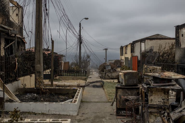 Casas quemadas en El Olivar, Viña del Mar. (Cristóbal Olivares/The New York Times)