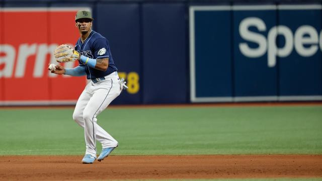 How Rays' Wander Franco made that amazing barehanded catch vs. Astros