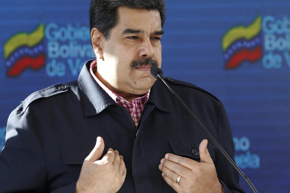 El presidente venezolano Nicolás Maduro habla tras votar en los comicios municipales en Caracas, Venezuela, el domingo 9 de diciembre de 2018. (AP Foto/Ariana Cubillos)