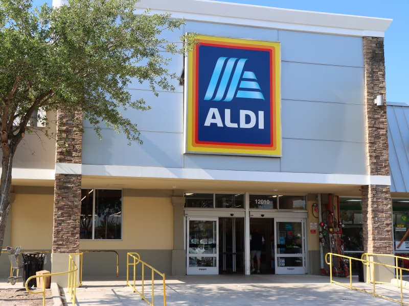 Aldi window MIAMI, FLORIDA USA – 19.05.2024