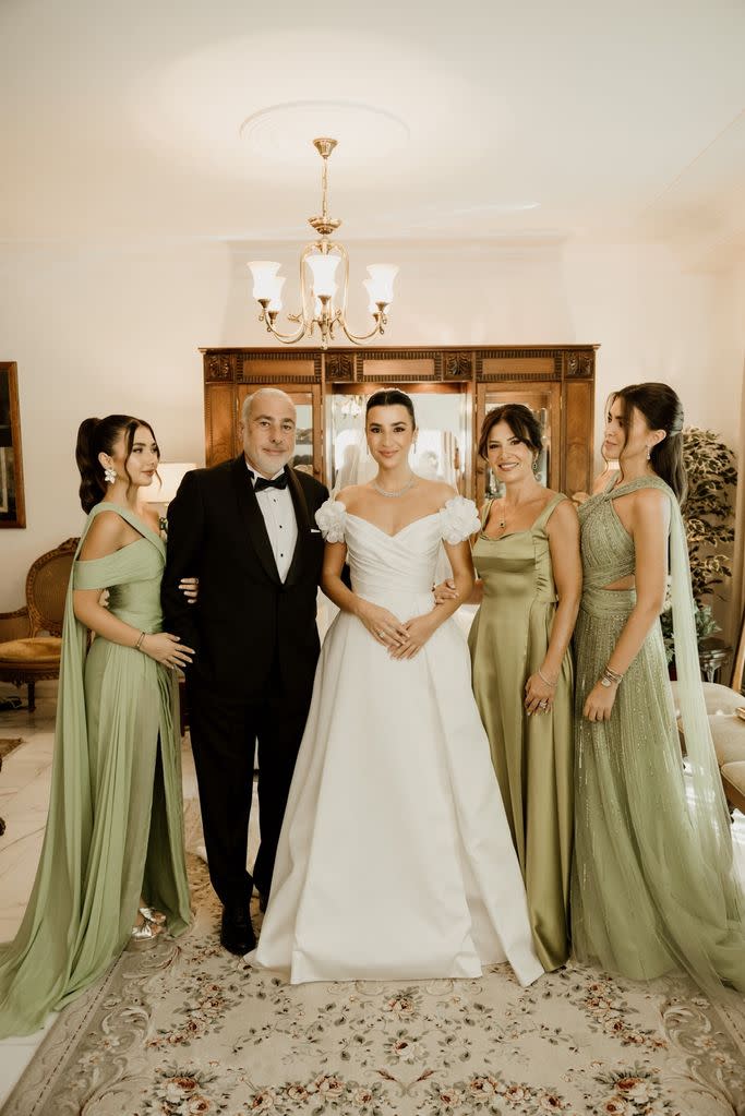 Zein AlQutami y su familia en la boda de su hermana