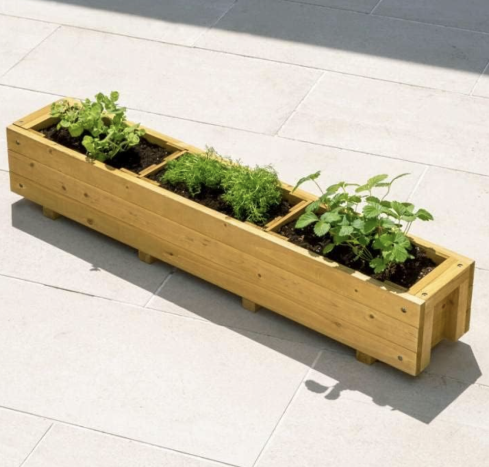 Takasho Planter Slim Herb Planter. (PHOTO: Amazon Singapore)