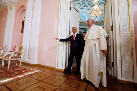 Pope Francis meets Armenian President Serzh Sargsyan (L) in Yerevan's Presidential Palace, Armenia, June 24, 2016. REUTERS/Andrew Medichini/Pool