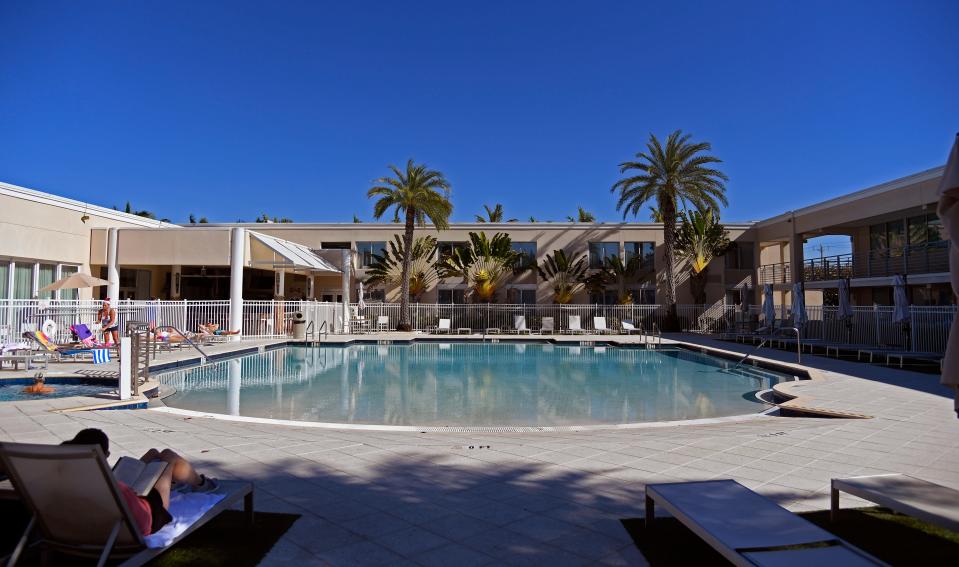 Hotel Venezia's pool area.