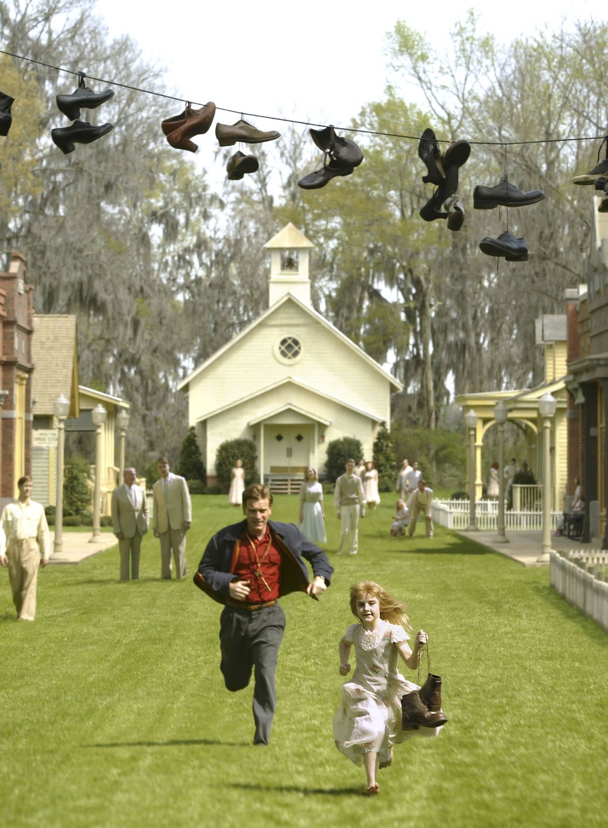 Ewan McGregor and Hailey Anne Nelson in the fictional town in ‘Big Fish’ (Zade Rosenthal/Columbia/Tri-Star/Kobal/Shutterstock)