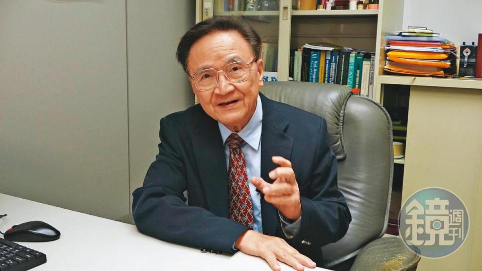 政大教授殷乃平擔心台灣如果進入封城，可能會衝擊全球科技業供應鏈。