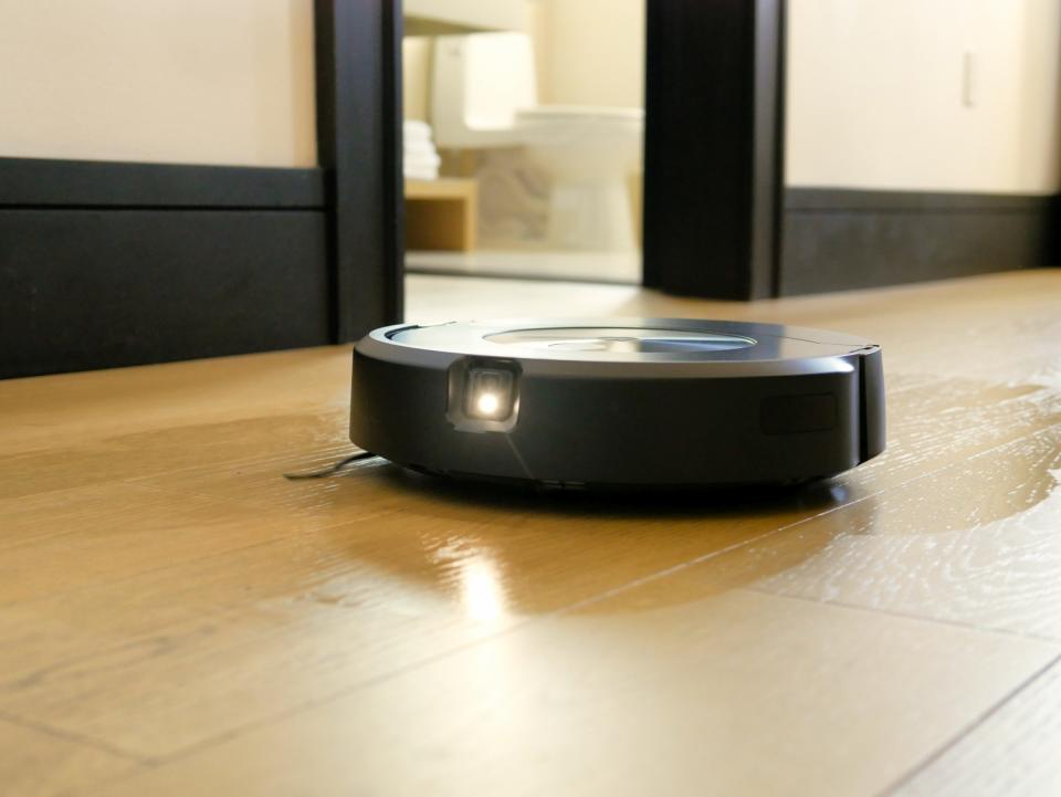 iRobot Roomba Combo j7+ hands on first look