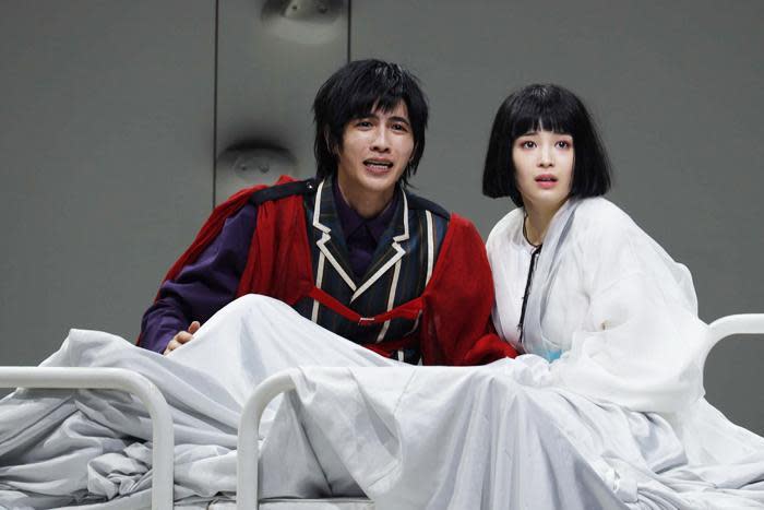 3年前首演的野田英樹舞臺劇《Q：A Night At The Kabuki》，將於7月起在日本、倫敦與台灣巡迴演出。廣瀨鈴與志尊淳將獻出舞臺劇海外處女秀。（網路圖片）