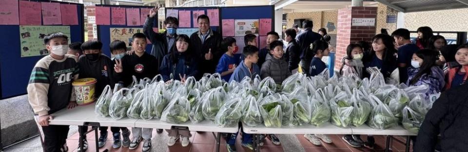 《圖說》此次食農教育活動共採收00公斤有機蔬菜。〈農業局提供〉