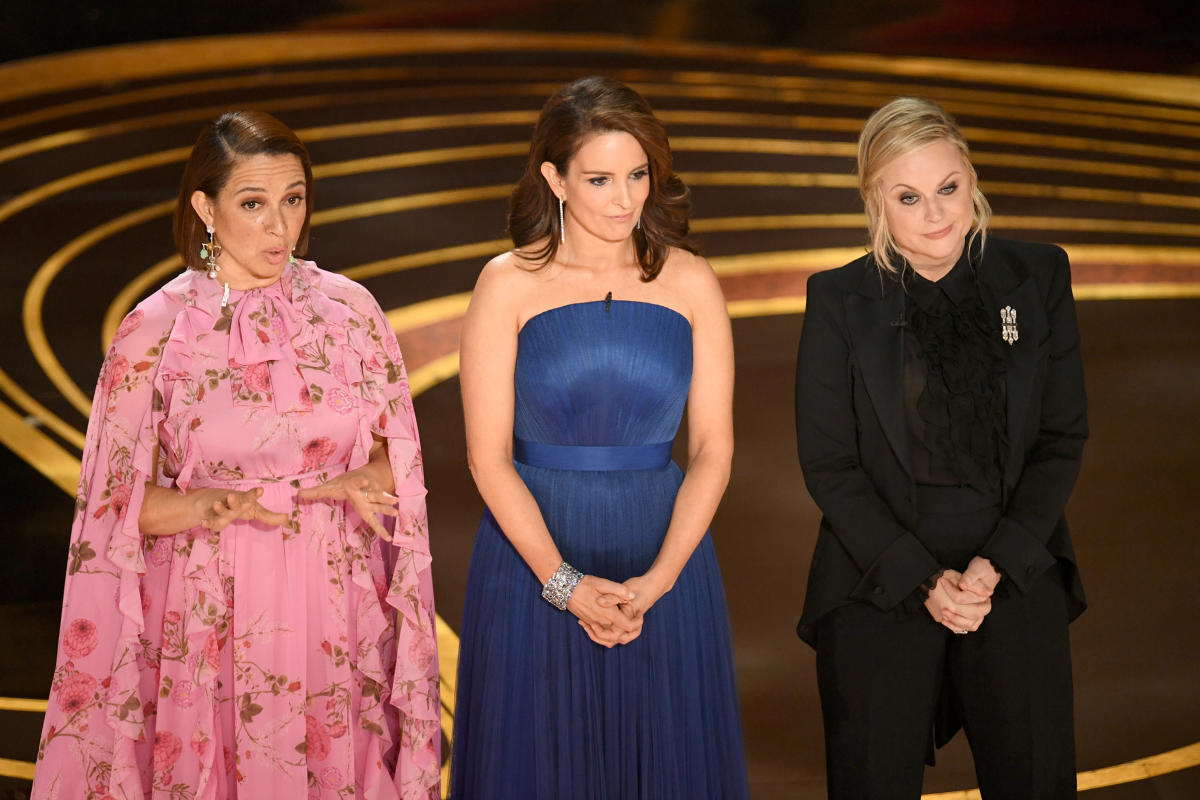 Amy Poehler Tina Fey And Maya Rudolph S Oscars Bit Made Us Wish They Had Hosted