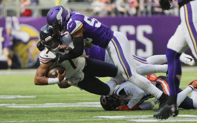 Lions Face Vikings in Thanksgiving Day Clash with Division Lead at