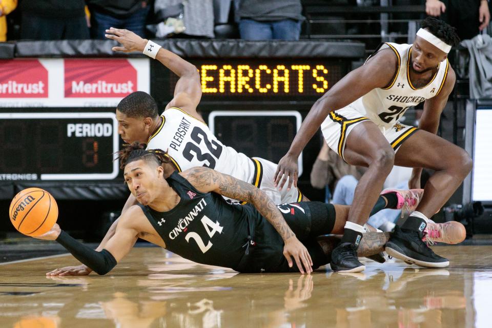 Jan 12, 2022; Wichita, Kansas, USA; Cincinnati Bearcats guard Jeremiah Davenport (24) plays for the ball during the first half against the Wichita State Shockers  at Charles Koch Arena.