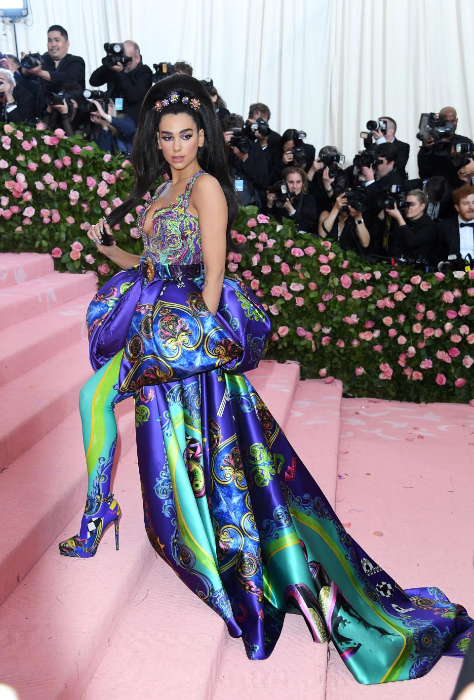 <h1 class="title">Dua Lipa in Versace</h1><cite class="credit">Photo: Getty Images</cite>