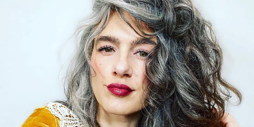 Whitney Lichty started going gray in her early 20s. (silverstrandsofglitter/ Instagram)