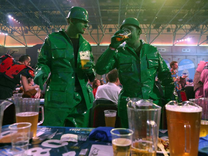 Alles im grünen Bereich: Dart und Bier sind in England unzertrennlich. Foto: Mykel M Nicolaou