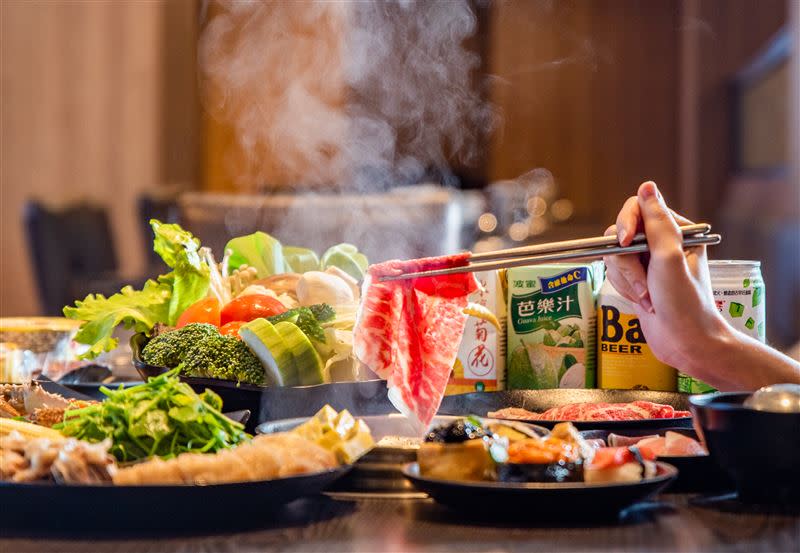 3月壽星持「享味卡」到千葉火鍋用餐一整個月通通打5折。（圖／千葉火鍋提供）
