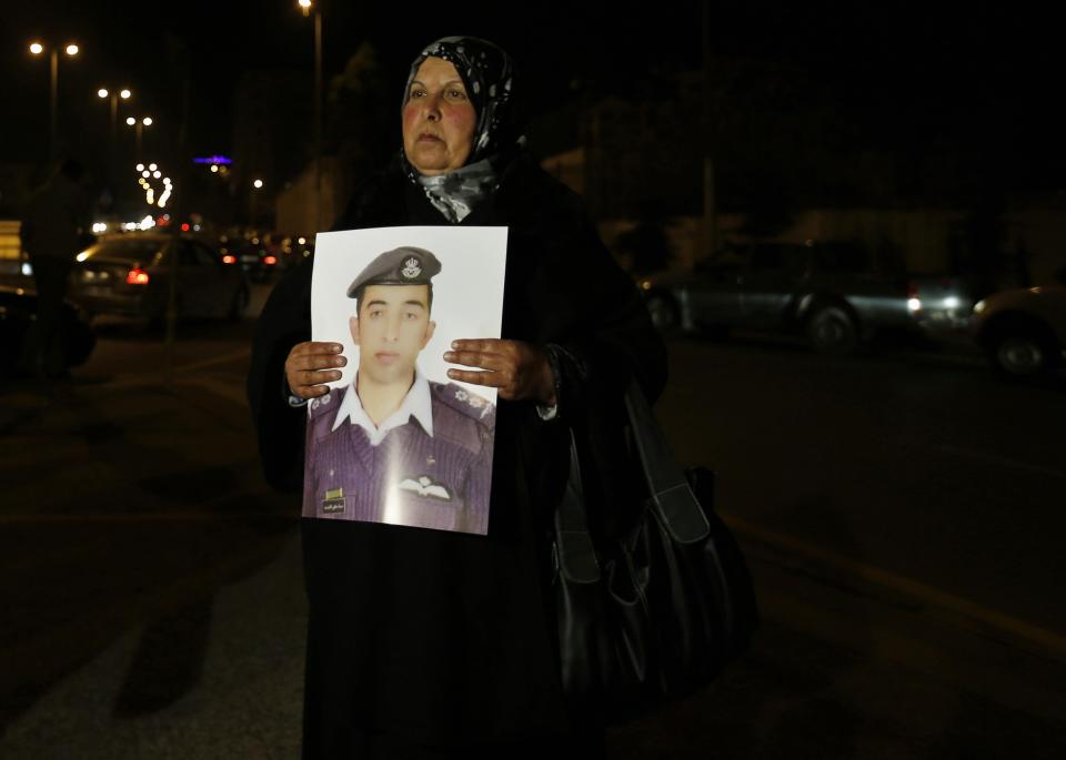 Mother of Islamic State captive Jordanian pilot Muath al-Kasaesbeh holds his picture as she takes part in a demonstration demanding that the Jordanian government negotiate with Islamic state and for the release of her son, in front of the prime minister's building in Amman, January 27, 2015. Kasaesbeh was captured after his jet crashed in northeast Syria in December during a bombing mission against the militants. A video released on Tuesday that purportedly features the voice of Kenji Goto, a Japanese hostage of Islamic State militants who could be killed in 24 hours, says that Kasaesbeh has a shorter time to live than Goto. Reuters could not verify the authenticity of the video but Japan's Chief Cabinet Secretary Yoshihide Suga said it appeared to show Goto and the voice resembled that on a video on Saturday that U.S. and Japanese officials have said appeared to be genuine. REUTERS/Muhammad Hamed (JORDAN - Tags: POLITICS CIVIL UNREST CONFLICT)