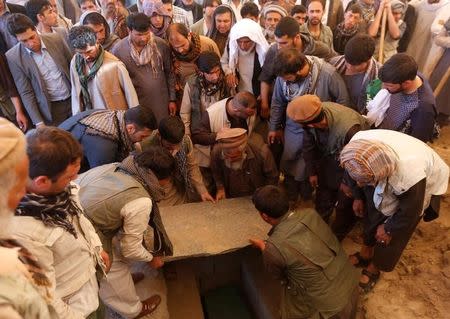 Relatives take part in a burial ceremony of one of the victims of Wednesday's blast in Kabul, Afghanistan June 1, 2017. REUTERS/Mohammad Ismail