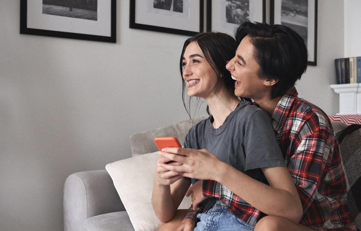 <a href="https://www.shutterstock.com/es/image-photo/young-happy-lesbian-couple-hugging-laughing-1896484951" rel="nofollow noopener" target="_blank" data-ylk="slk:Ground Picture/Shutterstock;elm:context_link;itc:0;sec:content-canvas" class="link ">Ground Picture/Shutterstock</a>