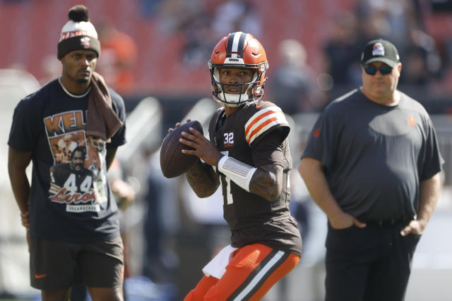 Cleveland Browns quarterback Dorian Thompson-Robinson takes part in drills  at the NFL football team's practice facility Tuesday, June 6, 2023, in  Berea, Ohio. (AP Photo/Ron Schwane Stock Photo - Alamy