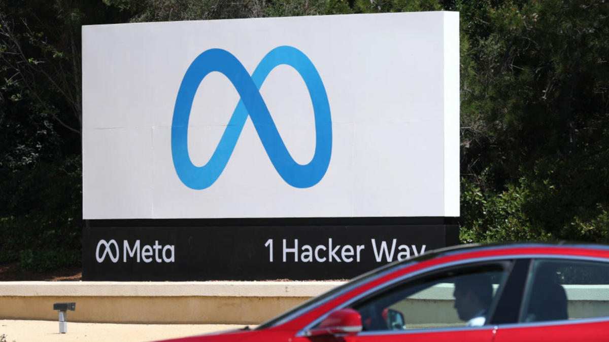 Meta announces its first hiring freeze, signaling tech slowdown [Video]