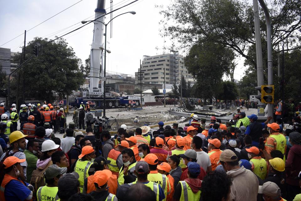 <p>CIUDAD DE MÉXICO Earthquake/Sismo-CDMX.- 20 de septiembre de 2017, aspecto de los trabajos de rescate en las edificaciones derrumbadas por el sismo de 7.1 grados que se registró el martes 19 de septiembre de 2017. En imagen, las labores en la esquina de Bolívar y Chimalpopoca. Foto: Agencia EL UNIVERSAL/Alonso Romero/MAVC </p>