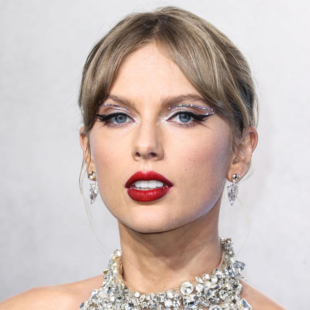 This Is What Taylor Swift Looks Like From Her Early Career To Now: Good  Genes Or Good Docs?